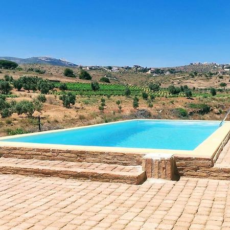 Апартаменты Summer House With A Pool Near Sea, Port & Airport Рафина Экстерьер фото