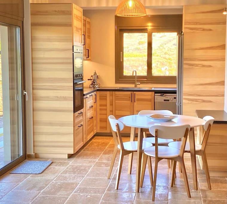 Апартаменты Summer House With A Pool Near Sea, Port & Airport Рафина Экстерьер фото
