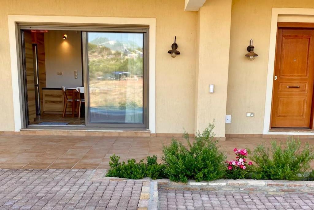 Апартаменты Summer House With A Pool Near Sea, Port & Airport Рафина Экстерьер фото